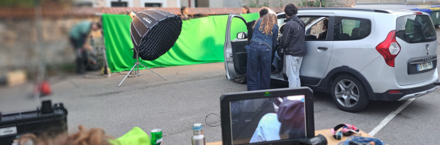 Les Cadreurs de l’EMC dans les Coulisses d'une Poursuite Épique sur Fond Vert